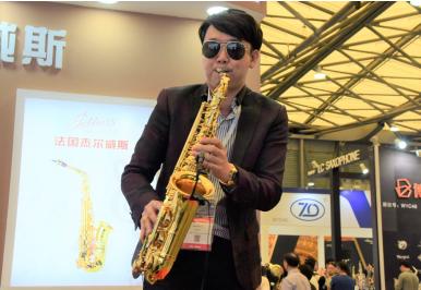 [薩克斯獨(dú)奏]Saranyu(泰國(guó))上海樂(lè)展薩克斯獨(dú)奏